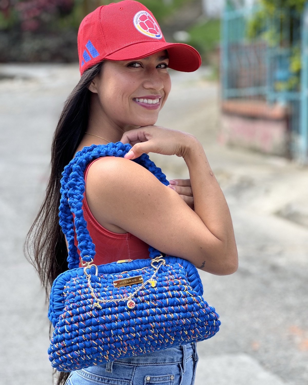 Bolso La Tribu — crochet tricolor hecho a mano, edición Mundial Divarte × LATRICOLOR